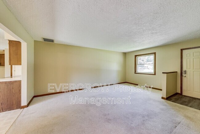 Building Photo - 1612 E Stop 12 Rd