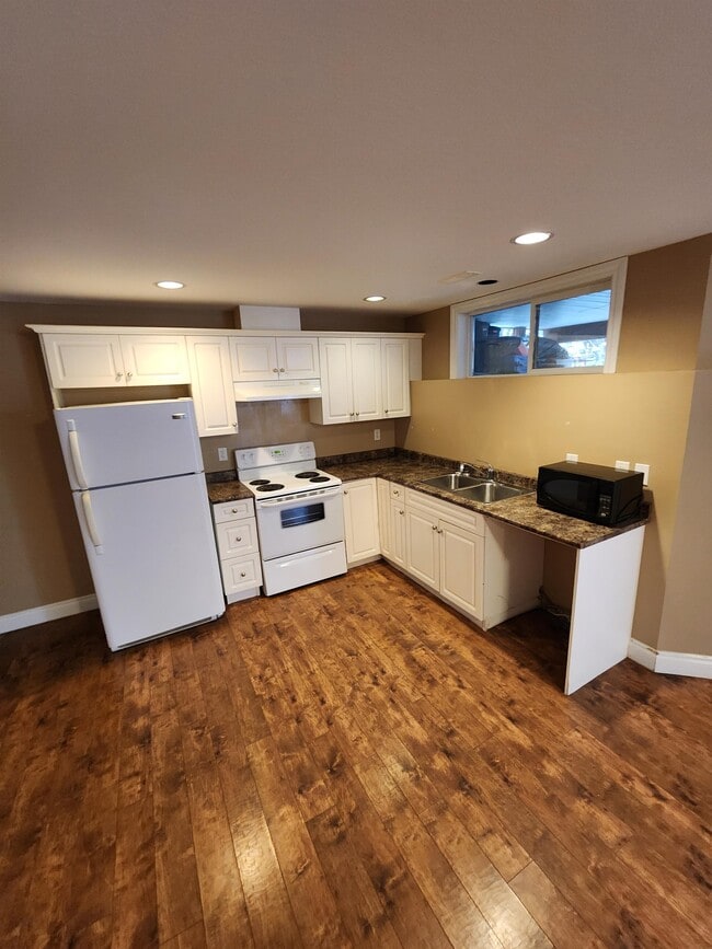 Building Photo - 45848 Verbena Dr