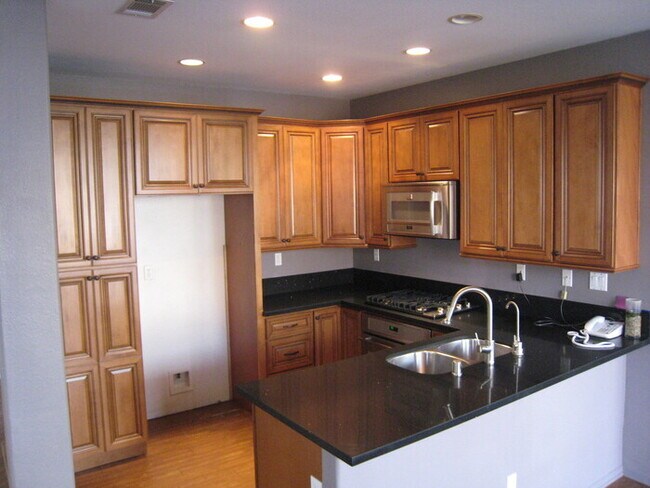 Foto del edificio - 3 Bedroom, 2.5 Bath Home in Sunset Glen (M...