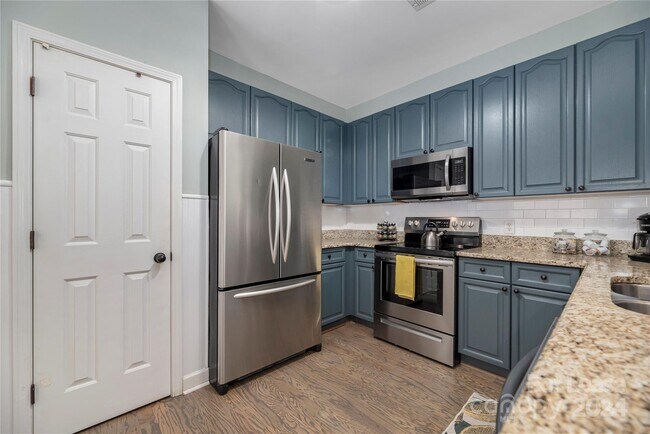 Building Photo - 137 Chandeleur Dr