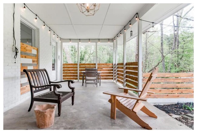 Building Photo - 322 Crestview Cir
