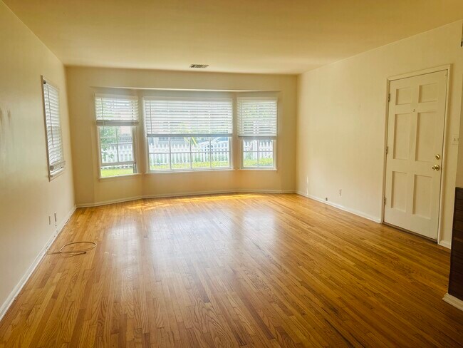 Foto del edificio - 6156 Fair Ave