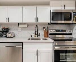 Building Photo - 529 20th Ave