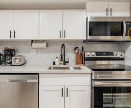 Building Photo - 529 20th Ave