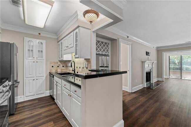 Foto del edificio - 1120 Highland Bluff Dr S E