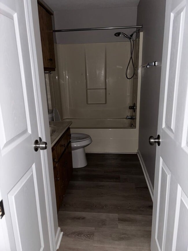 Building Photo - 2 Bedroom 1 Bath Duplex