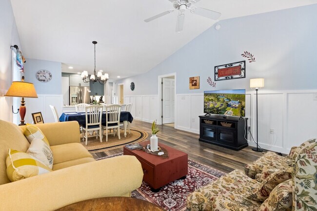 Building Photo - 719 Blue Stem Dr