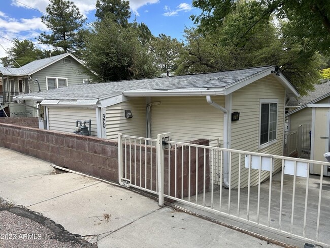 Building Photo - 370 Park Ave