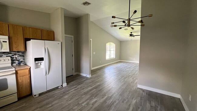 Building Photo - 2127 Towles St