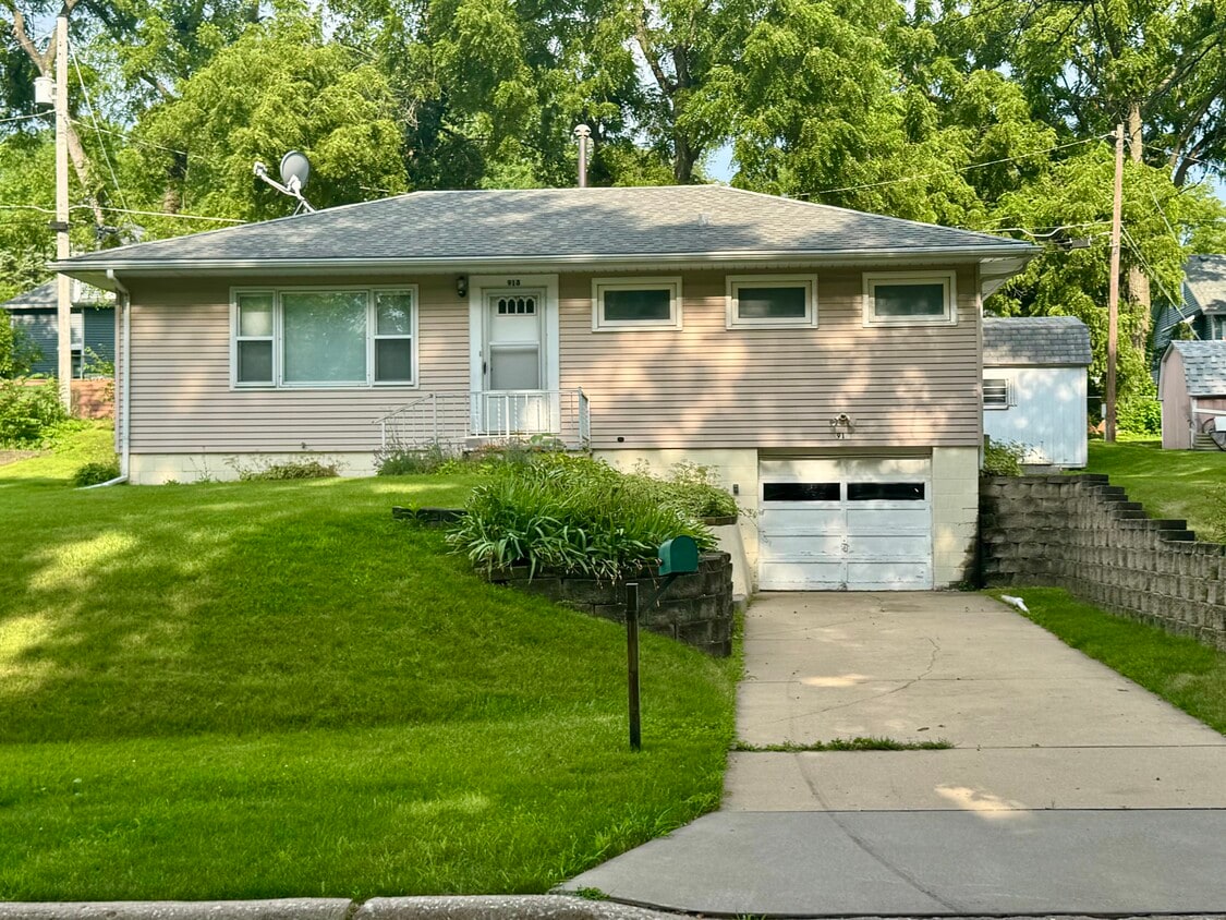 Primary Photo - 918 25th St