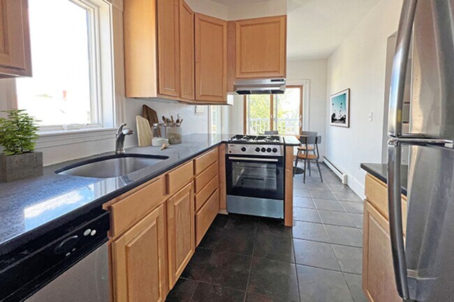 Foto del edificio - 9/1 Renovated, spacious 4BR/2.5BA w/d in unit!