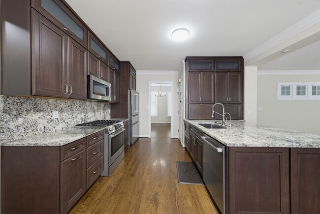 Foto del edificio - Southern Charm Meets Everyday Entertainment and Convenience!