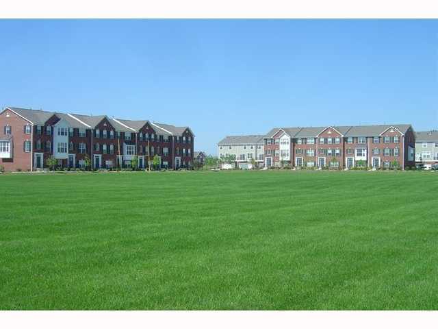 Building Photo - 3464 N Golden Gate Dr