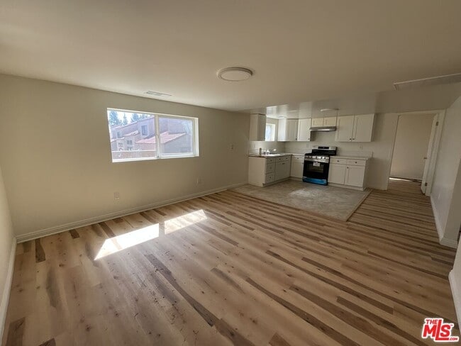 Foto del edificio - 8527 Arrow Blvd