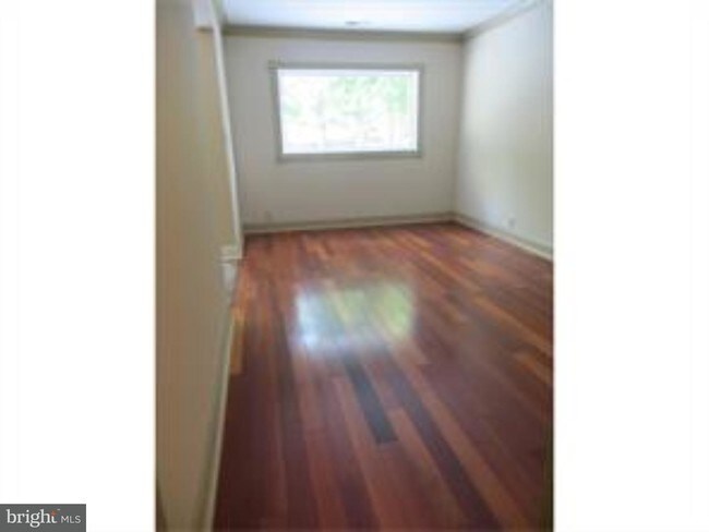 Building Photo - 80 Lupus Ln