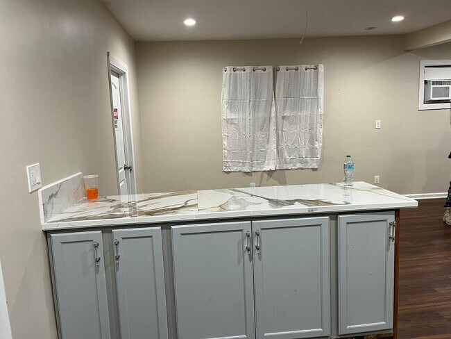 Foto del edificio - 2299 Tuxedo St