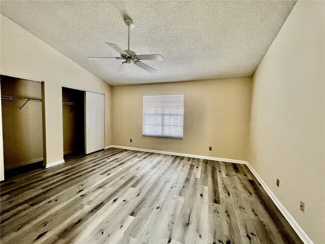 Foto del edificio - 21420 Tudor Dr