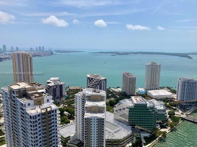 Building Photo - 495 Brickell Ave
