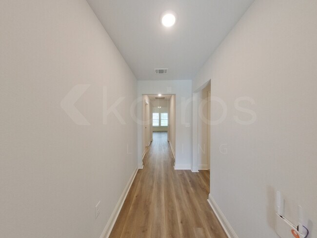 Foto del edificio - 17653 Carlisle Ave