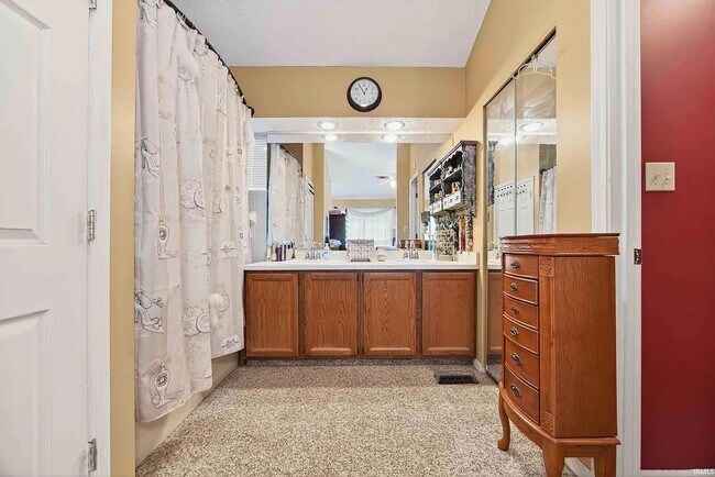 Building Photo - 1894 E Bay Pointe Dr