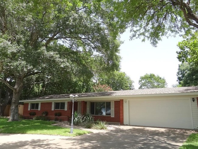 Building Photo - 3604 Vara Dr