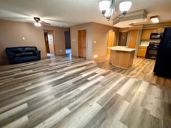 Building Photo - 440 S Peace Rd