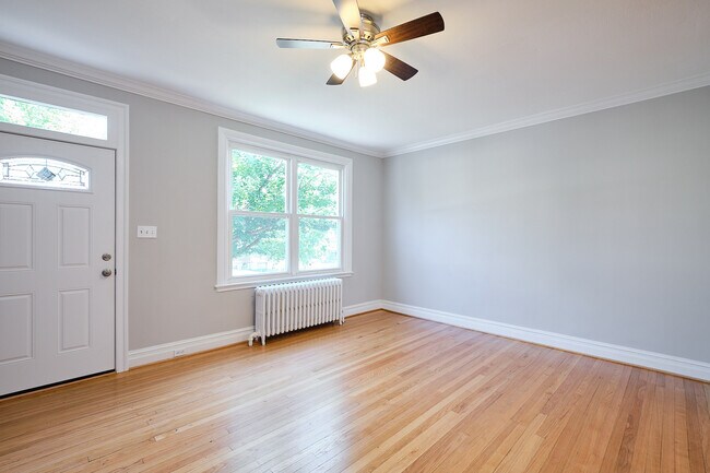 Foto del edificio - 229 Bryant St NE