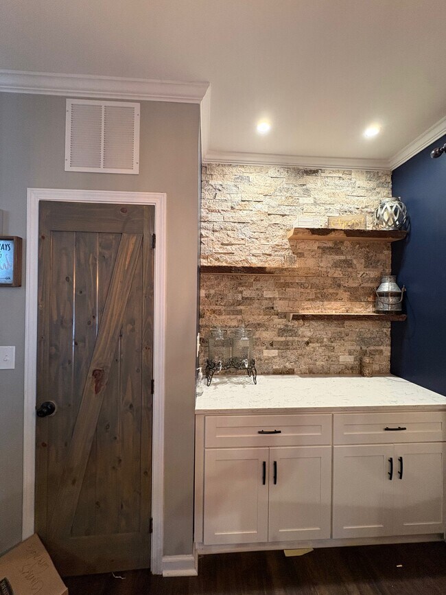 Foto del edificio - 1133 Village Ct SE