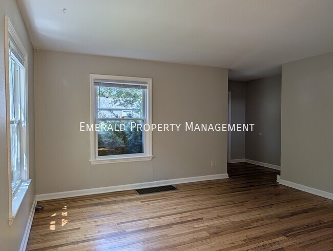 Foto del edificio - 2215 Hecker Ave