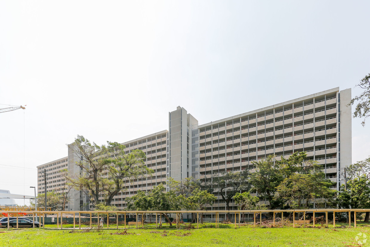 Foto del edificio - Robert King High Towers