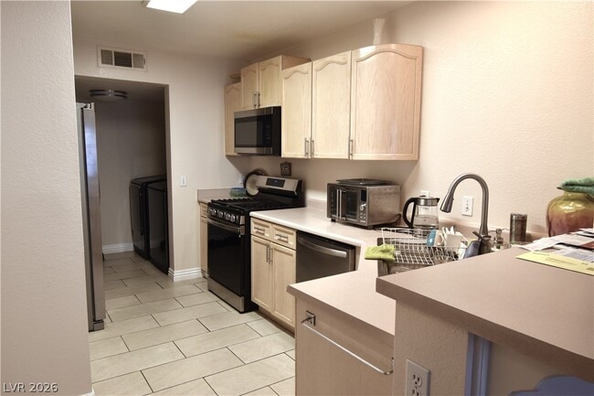 Building Photo - 8064 Teresita Ave