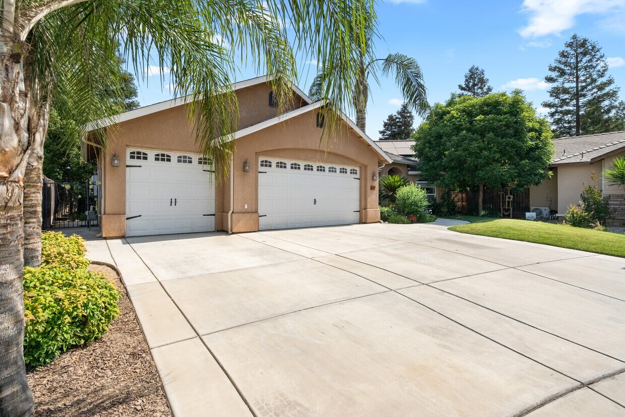 Foto principal - 687 Glenn View Ct