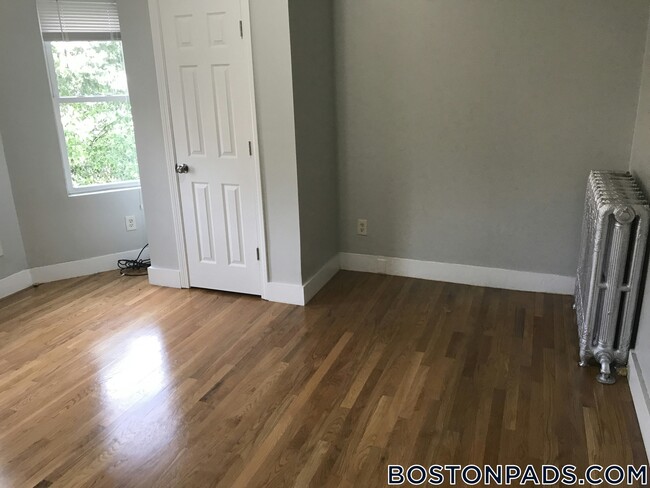 Building Photo - 109 Pleasant St