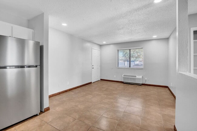 Building Photo - Fountain Oaks Apartments