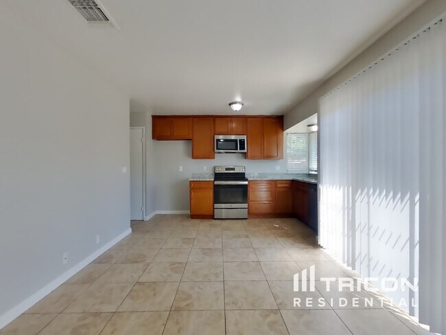 Building Photo - 2076 Harte Ct