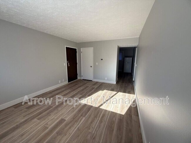 Foto del edificio - 1725 N Iowa Ave