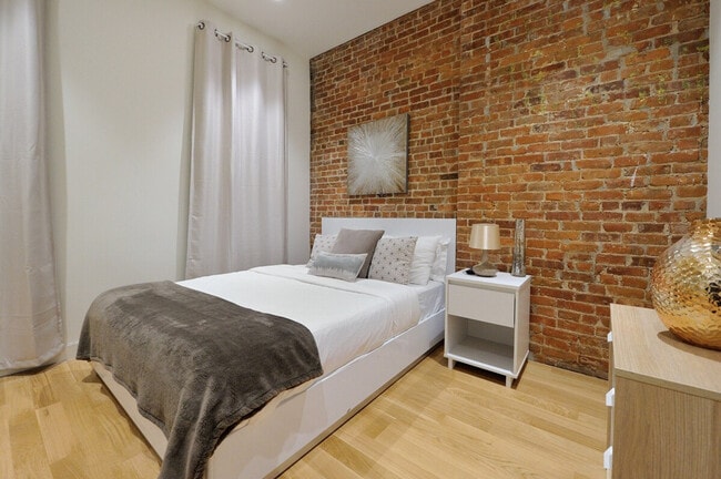 Building Photo - 353 W 46th St