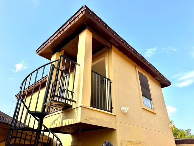 Foto del edificio - 3102 E Plum St