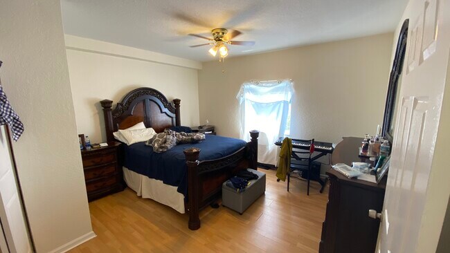 Building Photo - 1063 Golden Lakes Blvd