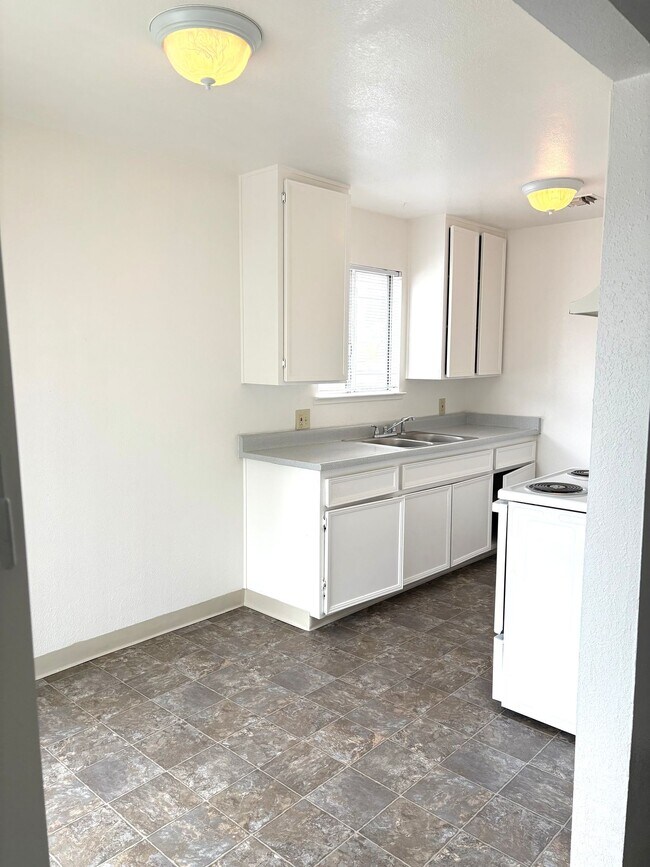 Foto del edificio - Charming 1 Bed / 1 Bath Downstairs Unit wi...