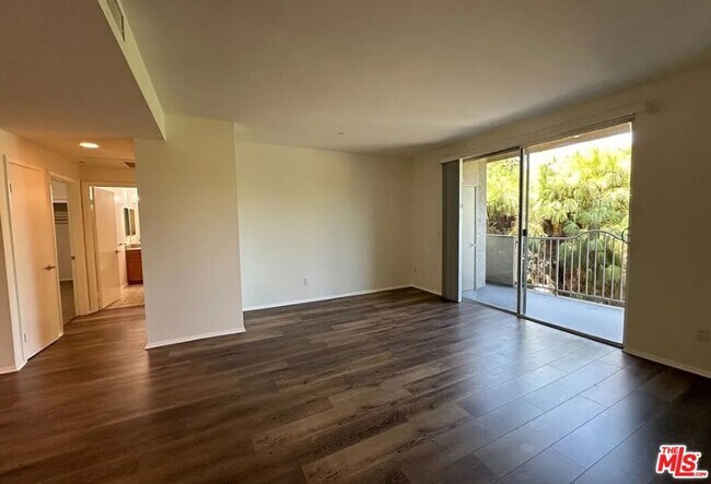 Foto del edificio - 7551 Jordan Ave