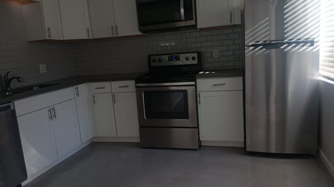 Photo - 340 W Highland Ave Apartment