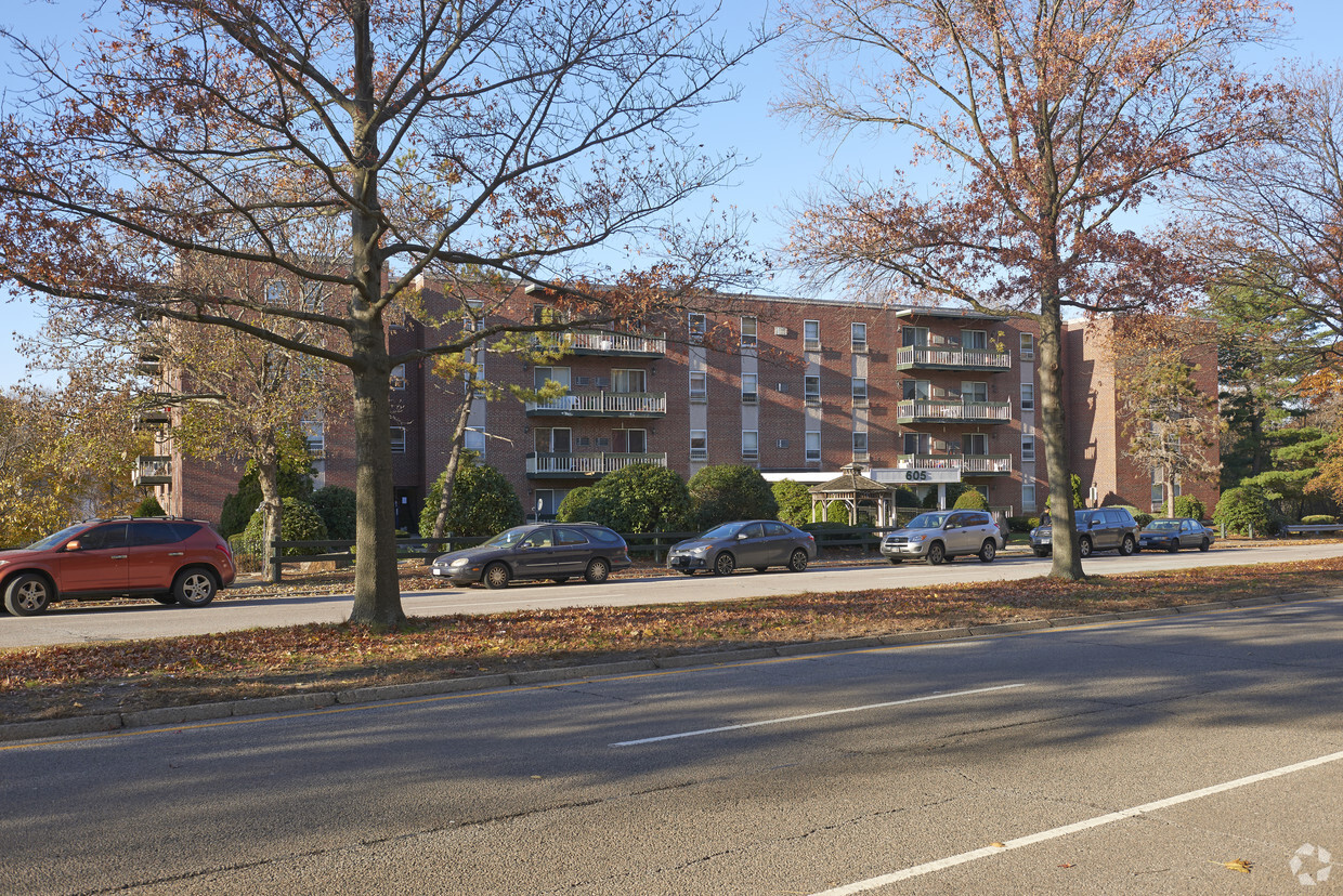 Foto del edificio - 605 Truman Hwy