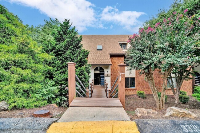 Building Photo - 3337 Forest Ridge Rd