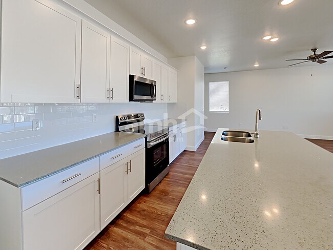 Foto del edificio - 1379 White St