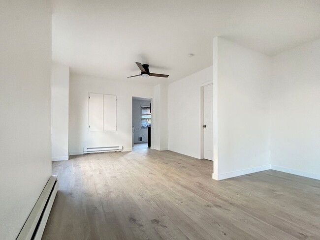 Building Photo - Amazing Beacon Hill Freshly Remodeled 1 Be...