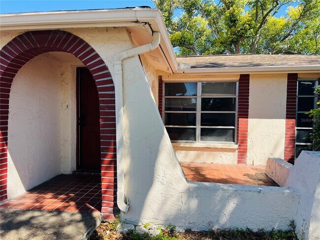 Foto del edificio - 7811 Embassy Blvd