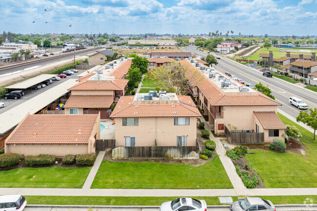 Alternate Building View - Villa Verde Condominiums