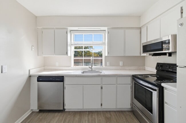 Building Photo - Reserve at Midtown