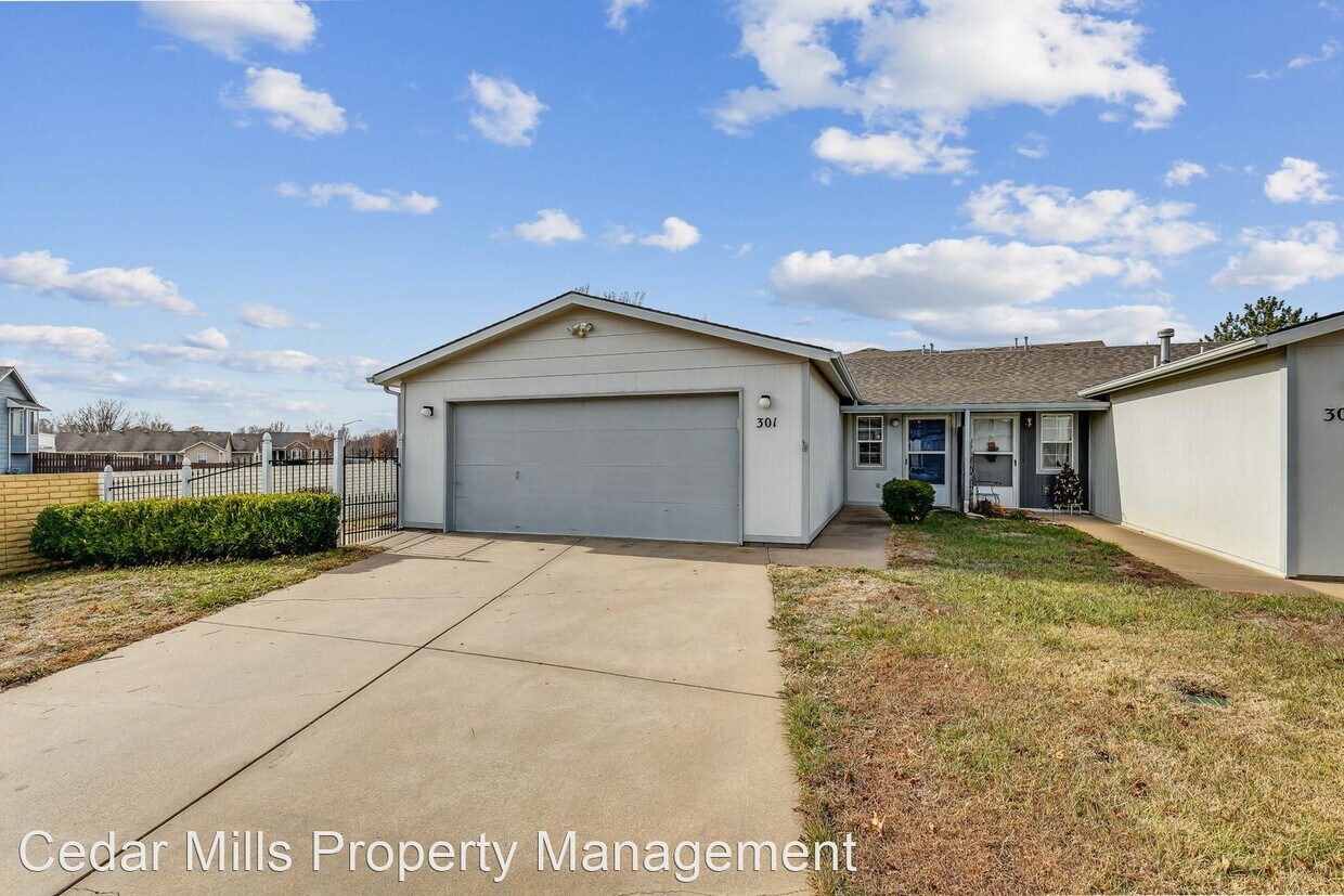 Primary Photo - 3 br, 2 bath House - 301 N Zachary Dr.